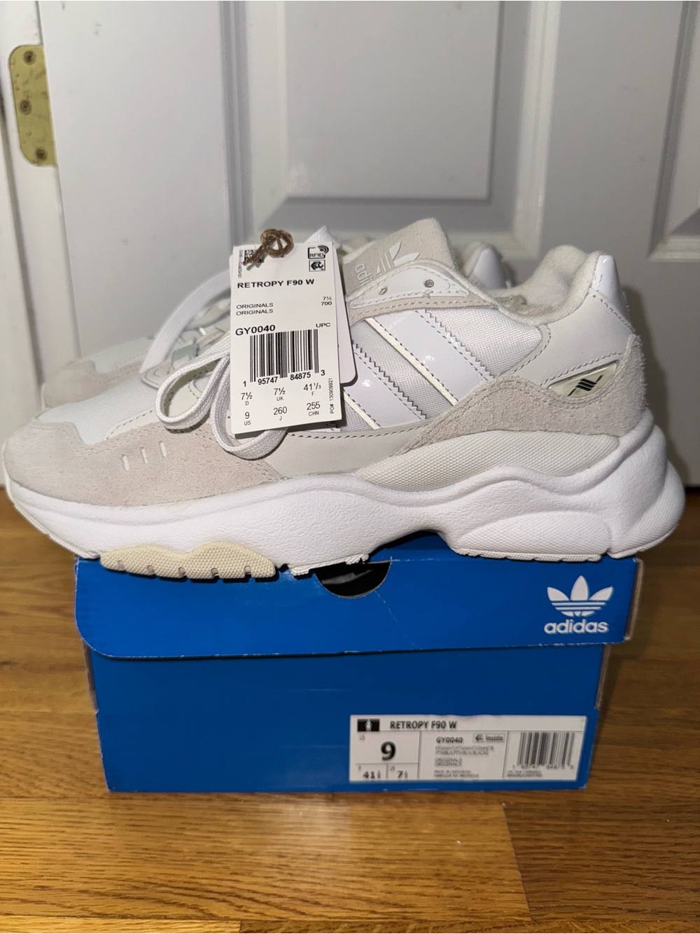 NWT Adidas Retrophy F90 W White & Light Cream Chunky Sneakers Women’s size 9